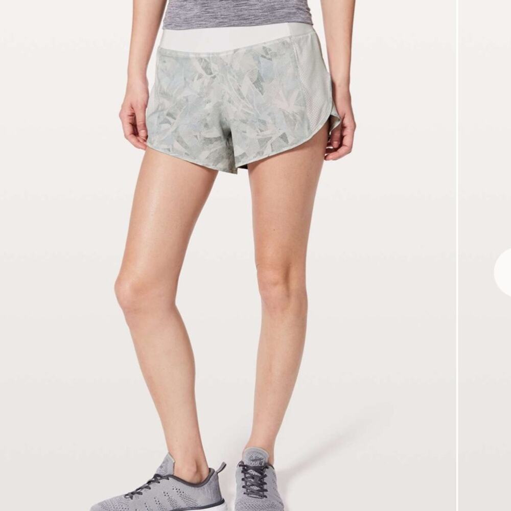 Lululemon Real Quick Short Running Perforated 3.5" in Jasmine White Multi  6
